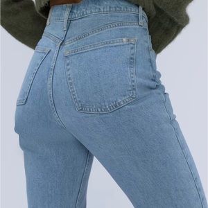 Everlane original cheeky jean, straight leg high waisted cropped. Size 26.